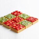 Maja Vase Instagram - Strawberry or kiwi? 🍓🥝 Square fruit tarts with vanilla buttermilk pastry cream underneath ❤️