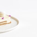 Maja Vase Instagram - Wild vanilla cake 🖤 with one million vanilla dots, salted pecan nuts, and delicate hints of salt 👌🏻 Reklame: Tærten er forkælet med vidunderlige vaniljestænger fra Tahiti og Uganda. Tusind tak, @metteravnvanilje! Dine vaniljestænger er out of this world 🖤
