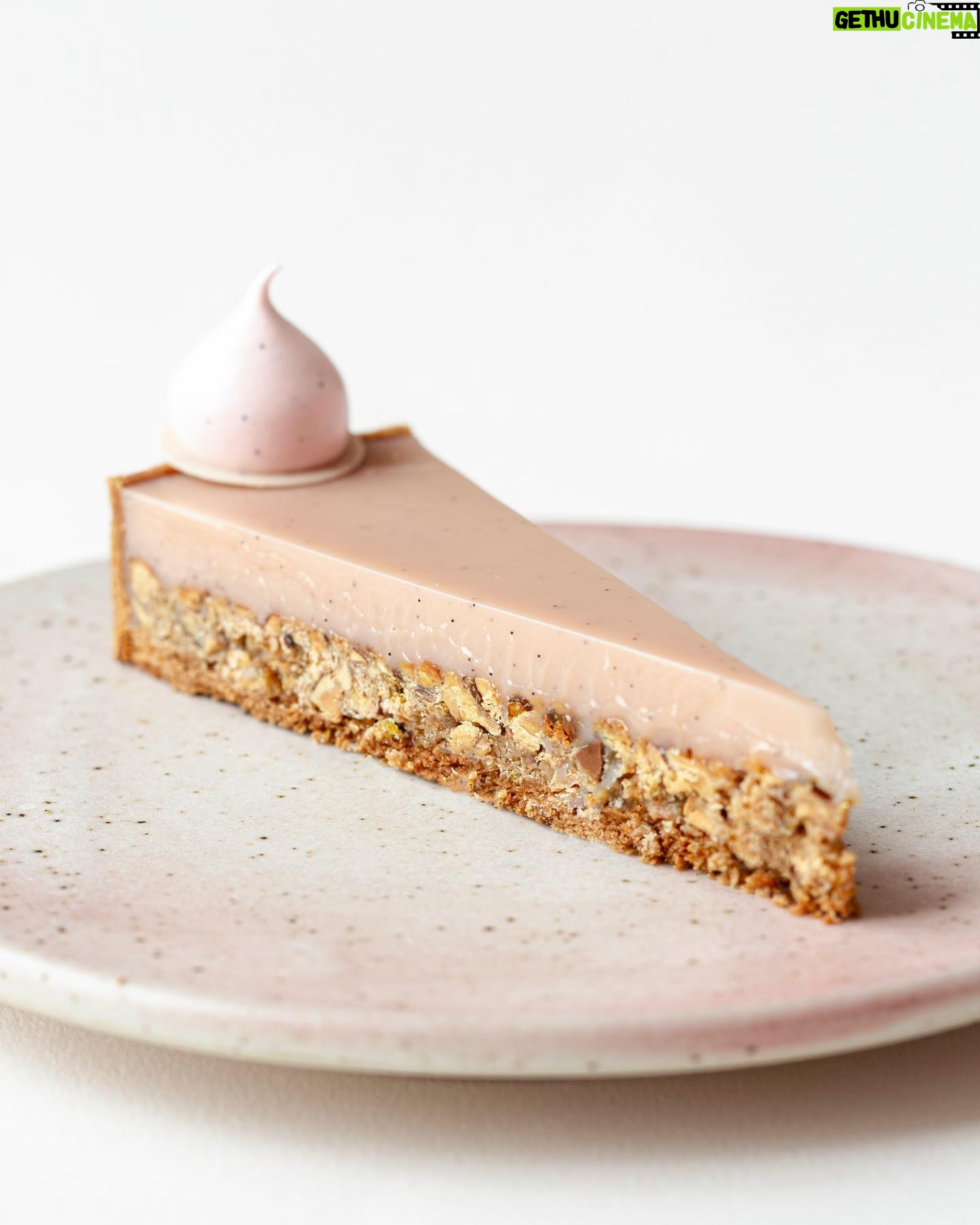 Maja Vase Instagram - The cherry candied almond Christmas tart just hit the app 🍒❤️ (Both in Danish and English!) And WOW! Thank you for your overwhelming response! 🎅🏻🎅🏻🎅🏻