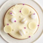 Maja Vase Instagram - Wild vanilla cake 🖤 with one million vanilla dots, salted pecan nuts, and delicate hints of salt 👌🏻 Reklame: Tærten er forkælet med vidunderlige vaniljestænger fra Tahiti og Uganda. Tusind tak, @metteravnvanilje! Dine vaniljestænger er out of this world 🖤