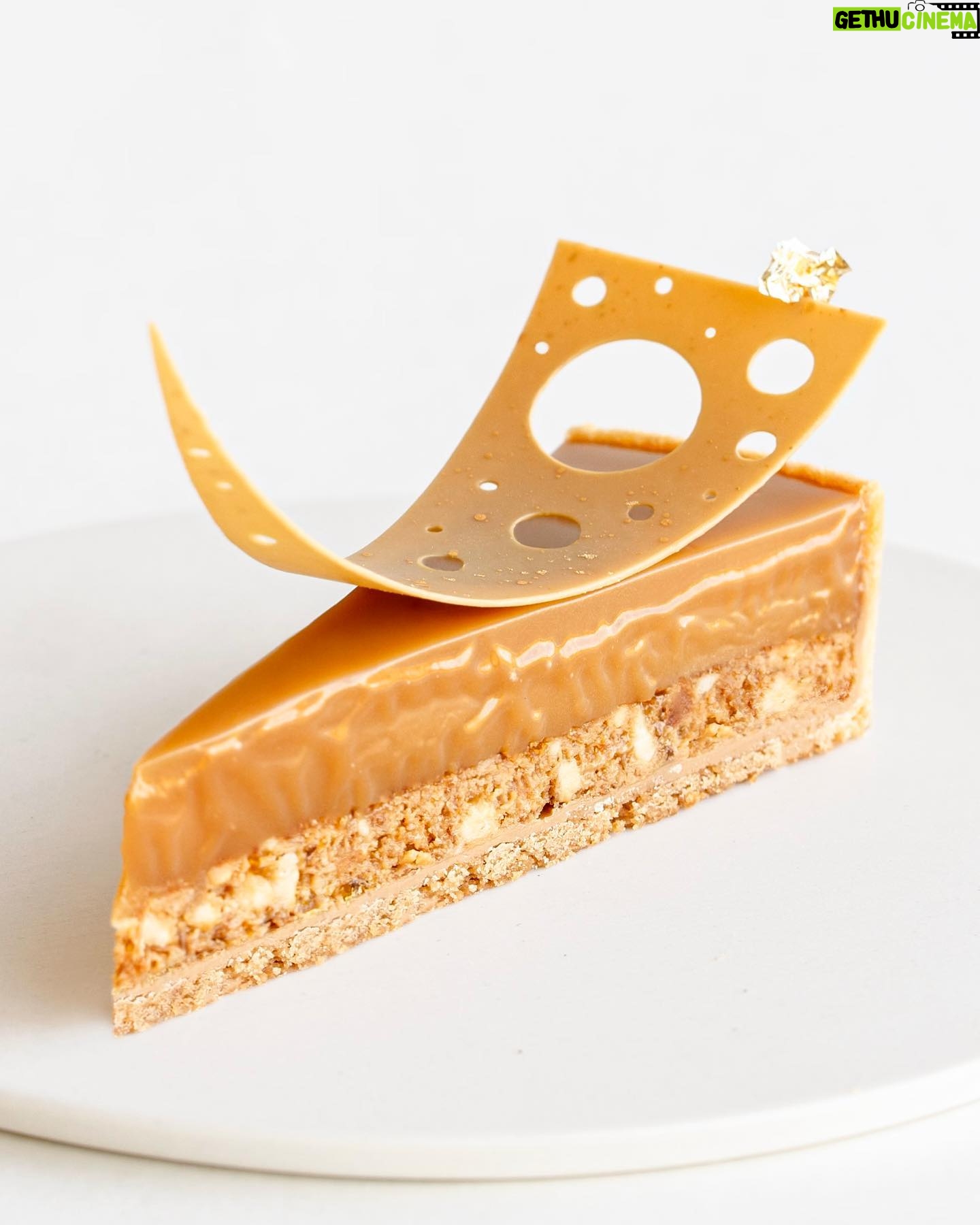 Maja Vase Instagram - Double salted caramel tart with a crazy peanut crunch 🥜💥🙉 Find the recipe in my app ❤️