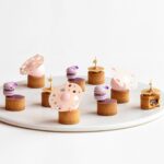 Maja Vase Instagram – Tiny tart tapas 💕 Cute, bite-sized tarts with cherry, blueberry, and salted caramel ✨ Which one would you choose? 🤷🏼‍♀️