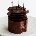 Maja Vase Instagram - Pretty crazy dark chocolate caramel tart 🙈🍫💥 That soft salted chocolate caramel is 🔥