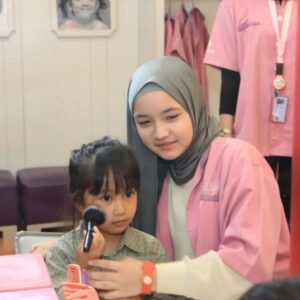 Makayla Rose Hilli Instagram - Seru banget main di @kidzaniajakarta 
#masyaallahtabarakallah 
#kidszaniajakarta
#kidszania
#masyaallahtabarakallah 
#makaylarose 
#makaylarosehilli 
#ootdhijab
#hijabstyle