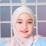 Makayla Rose Hilli Instagram - Sebaik baik nya kecantikan adalah akhlak yg mulia 📸@bukanmain_studio #masyaallahtabarakallah #makaylarosehilli #hijabstyle #hijabers #hijabfashion #hijabers