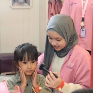 Makayla Rose Hilli Instagram - Seru banget main di @kidzaniajakarta 
#masyaallahtabarakallah 
#kidszaniajakarta
#kidszania
#masyaallahtabarakallah 
#makaylarose 
#makaylarosehilli 
#ootdhijab
#hijabstyle