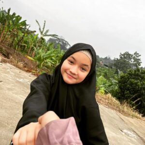 Makayla Rose Hilli Instagram - Alhamdulillah masih bisa Dateng kajian #masyaallahtabarakallah #makaylarose