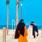 Makayla Rose Hilli Instagram - | mang bolee sok ngebaca kyk ginii?? || ☀️📖🌴- @dhona_rianie @bherthatha