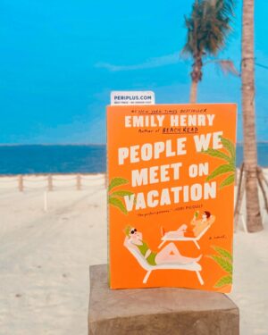 Makayla Rose Hilli Instagram - | mang bolee sok ngebaca kyk ginii?? || ☀️📖🌴- @dhona_rianie @bherthatha