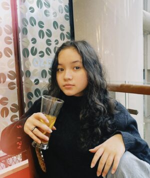 Makayla Rose Hilli Instagram - 🍵 - 
.
.
[#makayla #masyaallahtabarakallah #makaylarosehilli #newjeans #attention #viral #mwah]