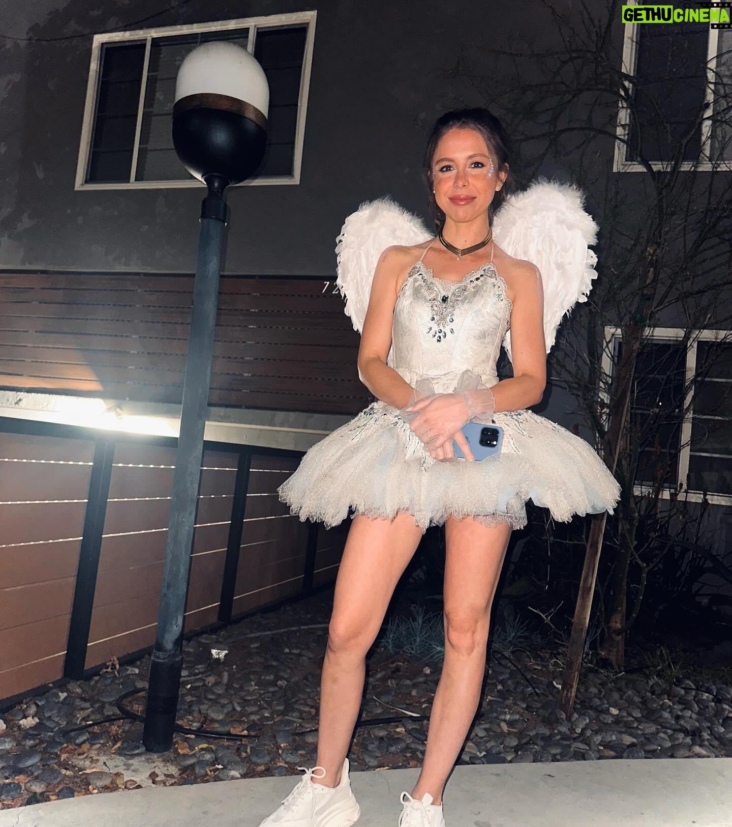 Makenzie Vega - 1.4K Likes - My sweet little ladybug sister brought me out.
Twas nice playing dress up with my best girly, but I still prefer home š
šµš» š š«