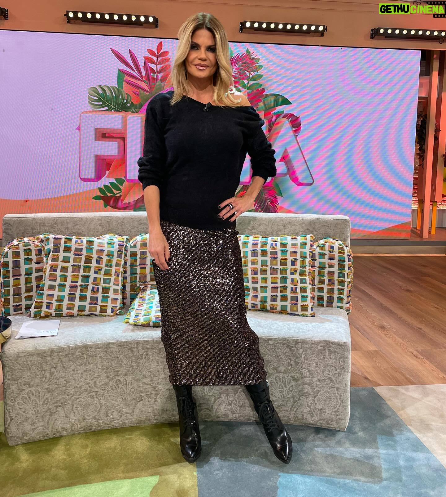 Makoke Instagram - Hasta aquí llego la semana, mañana mas!! Nos vemos en @asieslavidatele 📺📺