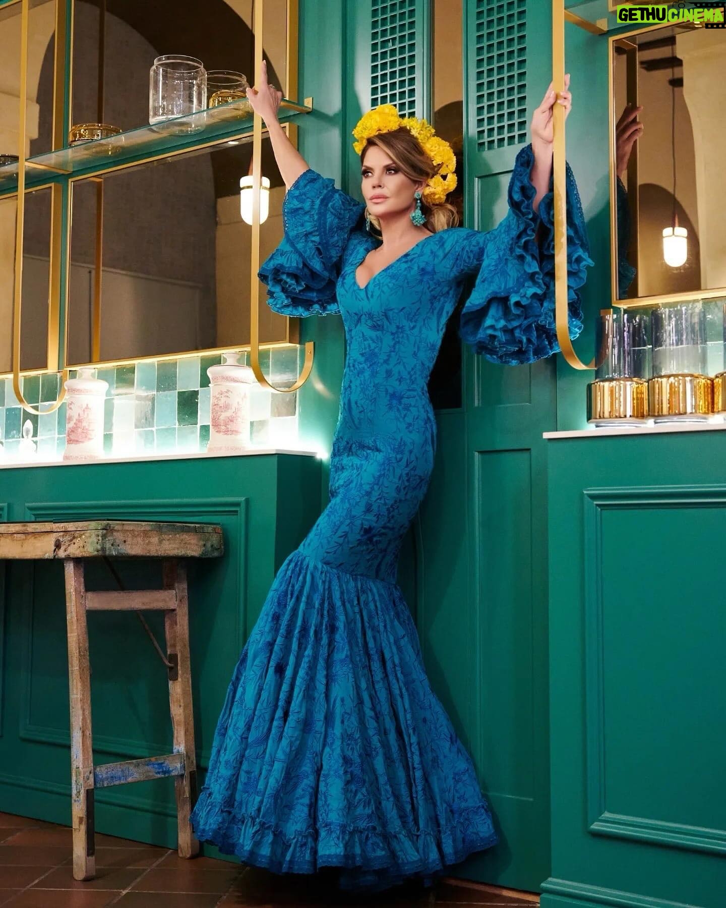 Makoke Instagram - Feliz de ser este año la imagen de la moda flamenca de la mano de @sevillamagazine donde os enseñamos las tendencias desde lo más clásico a lo más vanguardista, maravilla y arte puro ✨✨Este diseño es de @carmenacedomoda