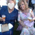 Makoke Instagram – Momentos únicos, aquí con mi madre, Teresa GRACIAS POR TANTO, tu generosidad, humildad, humanidad, talento y bondad hicieron de ti una de las GRANDES de este país. Orgullosa de haber trabajado contigo, y haber compartido momentos de nuestra vida. Vuela como viviste, ALTO 🤍. Siempre estarás en nuestros corazones 🙏