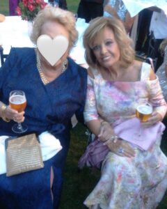 Makoke Instagram - Momentos únicos, aquí con mi madre, Teresa GRACIAS POR TANTO, tu generosidad, humildad, humanidad, talento y bondad hicieron de ti una de las GRANDES de este país. Orgullosa de haber trabajado contigo, y haber compartido momentos de nuestra vida. Vuela como viviste, ALTO 🤍. Siempre estarás en nuestros corazones 🙏