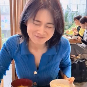 Makoto Sanada Instagram - 定食屋さんも好き。⁡
とっっっても美味しい焼き鮭でした！
⁡ご馳走様でした😋🙏

⁡⁡
⁡⁡
⁡ #定食 #定食屋  #ランチ  #lunch