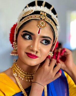 Malavika Manoj Instagram - 💛 

@ranjithpulpatta 💄