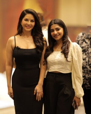 Malavika Sreenath Instagram - Sharing the screen with @sunnyleone Words couldn’t express how lucky I got 🔥 Not even in my wildest dreams I thought I could meet her in person. Acting with her has been a blessing and extremely inspiring ! Feeling so much emotions at once and star struck right now!! Such a humble and kind soul ❤️ 

For me , every step counts. Overwhelmed, grateful for the journey ✨ 

Thankyou @satheesh_thanvi for giving me this opportunity ❤️ Forever grateful to you!

@sarath_appani you’re a rockstar! Proud to share the screen with you 🫰🏼 

@hr_ott Happy and proud to be a part of this great journey!! ❤️

📷 @sajithrm Thankyou! 🤍