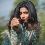 Malavika Sreenath Instagram - KAAYI 💸💰 🦋 @malavika_sreenath 🎙️ @thebabyjean 👕 @senora_western_outlet #reels #reelsinstagram #kaayi #efx #edits #trendingreels #instareels #swag #attitude #instagram