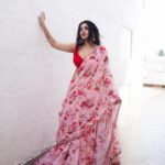 Malavika Sreenath Instagram - Gulaab 🌹 Styled by @amritha_lakshmi___ @styledby_al_ Shot by @premsampaul MUA @sreegeshvasan_makeupartist Outfit @aydhaboutique_ Jewellery @goodwillcollectionskerala Location @azora.hotels Special thanks @muzammilmooza