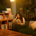 Malavika Sreenath Instagram - This song never gets old ✨ Also, play this on your next date to make her fall head over heels 🐣🌝 Reminding you to buy her flowers!! 💁‍♀️ ketto. Ok. 🤍 📸 @muzammilmooza 🫶🏼