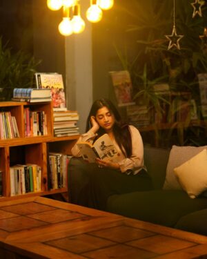 Malavika Sreenath Instagram - This song never gets old ✨ Also, play this on your next date to make her fall head over heels 🐣🌝 

Reminding you to buy her flowers!! 💁‍♀️ ketto. 
Ok. 🤍 

📸 @muzammilmooza 🫶🏼