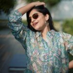 Malavika Sreenath Instagram - Incase you missed some chiri 🌝😎 Shot by @muzammilmooza 🕶️ Shirt @senora_western_outlet 🫶🏼 Special Thanks @amritha_lakshmi___ 🤍