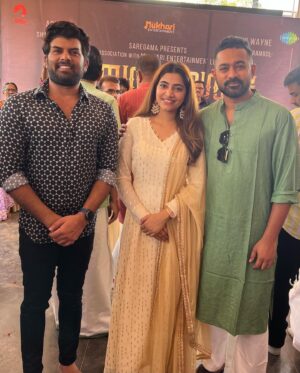 Malavika Sreenath Instagram - My Next 🎬 Rolling from today! 

Announcing “KASARGOLD” directed by @mridulmnair !
Starring @asifali @sunnywayn @shinetomchacko_official @deepakparambol 

Need your prayers and blessings!❤️

#newmovie #newbeginnings #asifali #sunnywayne #shinetomchacko #mridulmnair