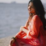 Malavika Sreenath Instagram - Magical evenings by the sea, sun , lights and her 🤍