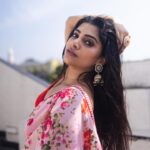 Malavika Sreenath Instagram - Gulaab 🌹 Styled by @amritha_lakshmi___ @styledby_al_ Shot by @premsampaul MUA @sreegeshvasan_makeupartist Outfit @aydhaboutique_ Jewellery @goodwillcollectionskerala Location @azora.hotels Special thanks @muzammilmooza
