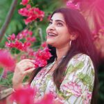 Malavika Sreenath Instagram - Akhiyaan Gulaab 🌸 This Beautiful dress from @house_of_vandy !! Such prettiness 💗🤌🏻 Shot by @muzammilmooza ✨ Styled by @amritha_lakshmi___ @styledby_al_ ✨