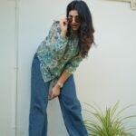 Malavika Sreenath Instagram - Incase you missed some chiri 🌝😎 Shot by @muzammilmooza 🕶️ Shirt @senora_western_outlet 🫶🏼 Special Thanks @amritha_lakshmi___ 🤍