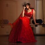 Malavika Sreenath Instagram - रानी ❤️‍🔥 Ft @malavika_sreenath Photography @muzammilmooza Styling @styledbyalbin_ @_a.l.b.i.n MUAH @_anish_makeup_artist Outfit @thunnal Jewellary @adorebypriyanka Location @abad.hotels
