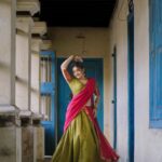 Malavika Sreenath Instagram - Song twist Eppadi ? Ft | @malavika_sreenath Shot and Edited @muzammilmooza Styled by @amritha_lakshmi___ @styledby_al_ Outfit @pranatistyles MUA @exocticmakeover (Original Song Credits to the Owner) #reels #reelsinstagram #tamil #katchisera #mix #tamilsong #trendingreels #efx