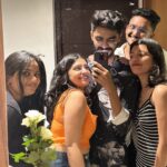 Malavika Sreenath Instagram - Kochi Staycation plans? Yayyy! 💃 introducing to you bunker bed Dutch cottage at @johnsvillage ✨ Make the most of your vacation with a relaxing getaway at resort’s luxurious dutch cottage, where we have 10 persons in bunk beds, private pool, surround music, resto cafe, mini fridge and a private lawn!! #staycation #kochi #kochistaycation #privatepool #friends #getaway #vacation #travelideas #keralatourism