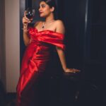 Malavika Sreenath Instagram – Red lips and wine sips for this season🍷💋

Concept & styling : @amritha_lakshmi___  @styledby_al_ 
Photographer : @premsampaul 
Mua : @sreegeshvasan_makeupartist @bridalmakeup_by_sreegeshvasan 
Costume : @alank.co 
Jewellery :  @goodwillcollectionskerala 
Location :  @azora.hotels 
Special thanks : @muzammilmooza