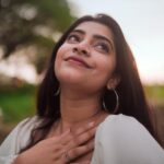 Malavika Sreenath Instagram - Hello December ❄️ 📷 @aftha.b #december #winter #sony #urbanic #portraitphotography #goldenhour