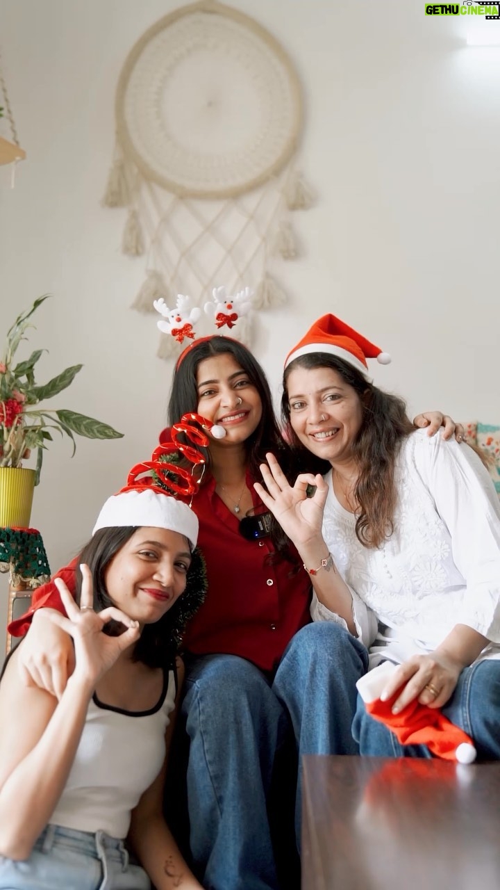 Malavika Sreenath Instagram - Christmas is here . It’s that time of the year again, where we gather in the kitchen and create delicious memories with our loved ones ! Let’s spread love and joy through the magic of food this festive season with the perfect ingredient from @eastern_in #eastern #perfecttastepartner #perfectchristmas #perfecttaste #perfectsmell #perfectcolour #christmaspecial