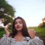 Malavika Sreenath Instagram - Hello December ❄️ 📷 @aftha.b #december #winter #sony #urbanic #portraitphotography #goldenhour