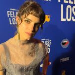 Malena Sánchez Instagram - 🍑🍌🍓🍋🍉🍍🍊🥝🍎 Hacer comedia es una invitación a la risa y el disfrute total. Y así fue “Felices los 6”, un planazo de hacer y ahora puedo decir, un planazo de ver. Ya hay varios capítulos disponibles en @streammaxla @streammaxar Acá algunas fotos del estreno lookeada por el mismísimo @secndly (acasó el más canchero del mundo?) y el make up de @chechubuk ♥️✨ También un poco de material del rodaje rodeada de gente muy hermosa y talentosa. Gracias a todes les que formaron parte de esta serie que tanto se hizo desear. Gracias @kapdie por la confianza y tu risa contagiosa. Gracias @raylikes @javierrozen @sofiwilhelmi por escribir estos guiones tan sinceros, sensibles y graciosos. Gracias @dieguitoventu por tu calidez. Gracias @kapowproductora siempre para adelante. Gracias al equipo técnico, me llevé amigues hermoses ♥️ Y gracias a este elenco de lujo, aguante cada une de ustedes✨