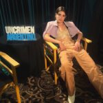 Malena Sánchez Instagram - 🎬✨ “UN CRIMEN ARGENTINO” A partir de este jueves 25 de Agosto en todos los cines. Ojalá la disfruten tanto como yo. Es un peliculón con un elenco que no se puede creer, aún no caigo. Acá con dos personas que admiro y quiero mucho. Pipo y mi amigo @matiasmayer que además de ser un compañero de lujo la rompe toda. Basada de una novela de @rey7kc y con guion de @jorgebecharanet @sebastian.pivotto @bertilotti tres personas que me fui cruzando a lo largo de mi carrera y de las que aprendí MUCHO MUCHO, gracias por pensar en mi para este rol. Gracias @jpbuscarini por cuidarnos tanto. Gracias @lcombina por tu dirección. Gracias @nicofrancella por tu confianza y dulzura para juntes construir el vínculo. Gracias @rita.corteseok por enseñarme tanto y ser la persona más divertida de todas. Gracias @catalinaolivarte por ser la uno y hacerme conocer a estas dos hermosuras @nayinsua @juanfranciscoramos.91 Gracias @magdapuimakeup y @portuvoz , son lo más . Y a todo el equipo de Rosario que se puso la 10 y no paró un minuto, siempre con buena onda y birras bajo el brazo. Gracias @wbpictures.ar y @hbomaxla Y ahora sí, el styling del número uno @secndly junto a @sobra____ sigo derretida con tus propuestas, gracias por tu arte, me haces ver todo distinto. Dejo muchas fotitos: riendo, posando y la última con una cara de ogt que nunca esta de más, grrrrr… Besitos desde México, me pierdo la Avant de hoy, mierda para todes… Después me cuentan ???