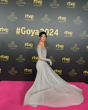 Malena Sánchez Instagram - No supe con cual quedarme ✨
No se olviden nunca este nombre TAVO GARCÍA. @_tavogarcia un ser humano increíble, sensible, talentoso, creador de los vestidos más soñados que ví en mi vida. No sabía que me gustaban los vestidos hasta que te conocí a vos. De chica no dejaba que me pongan vestidos, los odiaba, siempre prefería usar el short de boca, y así fue toda mi infancia, vestida de “varoncito” como se decía en las épocas previas al feminismo.
GRACIAS TAVO. TU TRABAJO ME INSPIRA, HASTA DISEÑAMOS JUNTES ESTE VESTIDO. GRACIAS. El miércoles pasado fuimos a once, elegimos las telas y en dos días estaba el vestido terminado. 
No abunda el amor en estas épocas asique valoro mucho todo tu amor, el amor de mis amigues, mi familia y el amor del amor de mi vida @matiasrecalt con quien nos acompañamos de una forma que me da orgullo y emoción.
Gracias también a Sole, por sumarse a último momento con sus joyas hermosas, gracias @limidojoyas 
Y como decimos con Mati “que por favor no se manche la cultura”