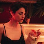 Malena Sánchez Instagram - Ayer me clave los tacos para ir a conocer el jardín secreto de @tanqueraygin en Buenos Aires ¿Quién lo hubiera dicho Malena de gala? Puedo hacer muchas cosas por unos gin & tonics con mi gin favorito #TanqueraySecretGarden #ad