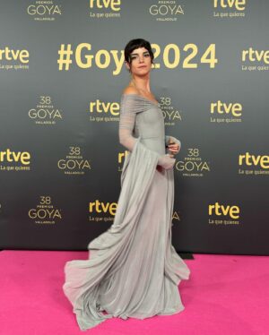 Malena Sánchez Instagram - No supe con cual quedarme ✨
No se olviden nunca este nombre TAVO GARCÍA. @_tavogarcia un ser humano increíble, sensible, talentoso, creador de los vestidos más soñados que ví en mi vida. No sabía que me gustaban los vestidos hasta que te conocí a vos. De chica no dejaba que me pongan vestidos, los odiaba, siempre prefería usar el short de boca, y así fue toda mi infancia, vestida de “varoncito” como se decía en las épocas previas al feminismo.
GRACIAS TAVO. TU TRABAJO ME INSPIRA, HASTA DISEÑAMOS JUNTES ESTE VESTIDO. GRACIAS. El miércoles pasado fuimos a once, elegimos las telas y en dos días estaba el vestido terminado. 
No abunda el amor en estas épocas asique valoro mucho todo tu amor, el amor de mis amigues, mi familia y el amor del amor de mi vida @matiasrecalt con quien nos acompañamos de una forma que me da orgullo y emoción.
Gracias también a Sole, por sumarse a último momento con sus joyas hermosas, gracias @limidojoyas 
Y como decimos con Mati “que por favor no se manche la cultura”