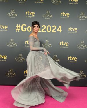 Malena Sánchez Instagram - No supe con cual quedarme ✨
No se olviden nunca este nombre TAVO GARCÍA. @_tavogarcia un ser humano increíble, sensible, talentoso, creador de los vestidos más soñados que ví en mi vida. No sabía que me gustaban los vestidos hasta que te conocí a vos. De chica no dejaba que me pongan vestidos, los odiaba, siempre prefería usar el short de boca, y así fue toda mi infancia, vestida de “varoncito” como se decía en las épocas previas al feminismo.
GRACIAS TAVO. TU TRABAJO ME INSPIRA, HASTA DISEÑAMOS JUNTES ESTE VESTIDO. GRACIAS. El miércoles pasado fuimos a once, elegimos las telas y en dos días estaba el vestido terminado. 
No abunda el amor en estas épocas asique valoro mucho todo tu amor, el amor de mis amigues, mi familia y el amor del amor de mi vida @matiasrecalt con quien nos acompañamos de una forma que me da orgullo y emoción.
Gracias también a Sole, por sumarse a último momento con sus joyas hermosas, gracias @limidojoyas 
Y como decimos con Mati “que por favor no se manche la cultura”