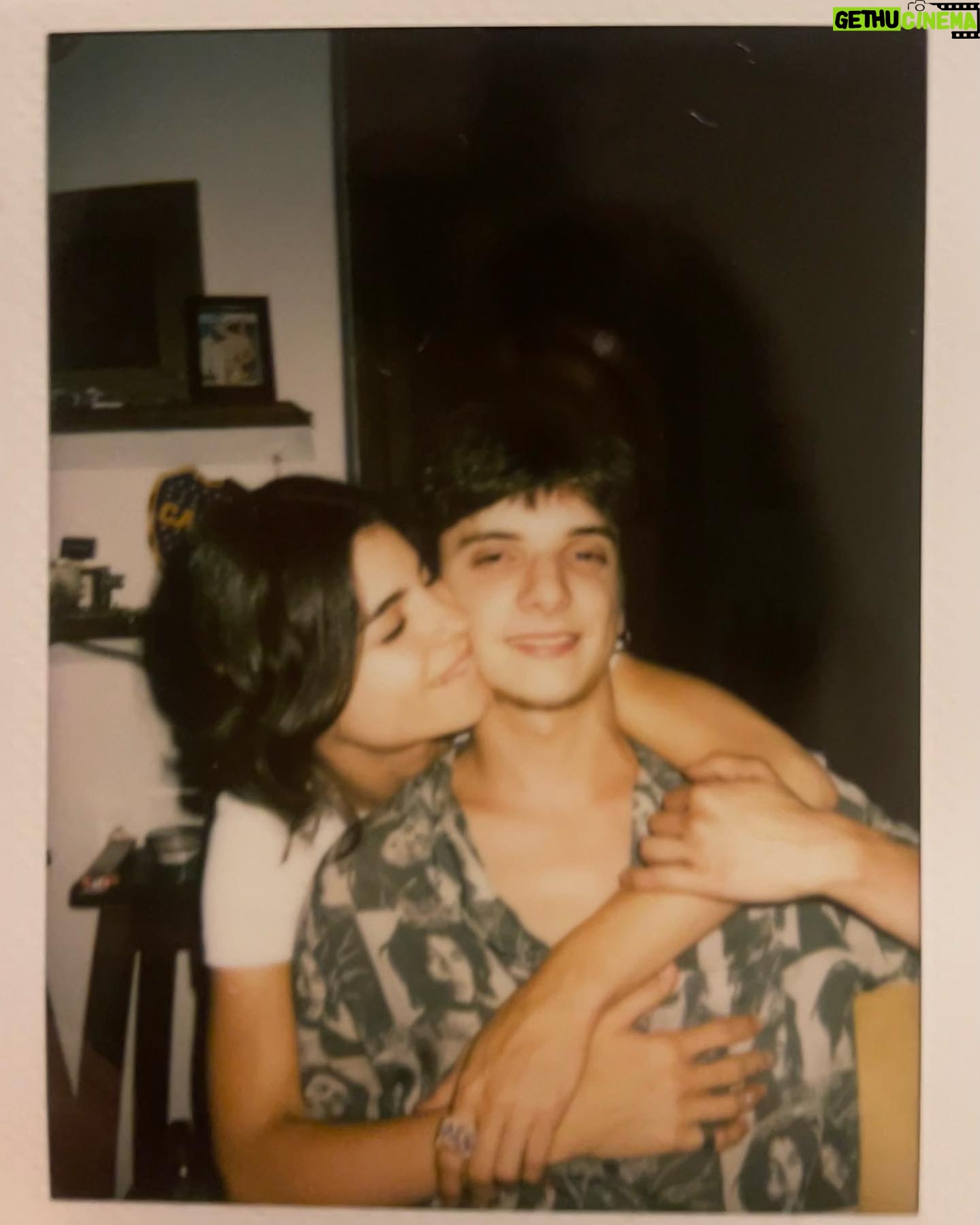 Malena Sánchez Instagram - ✨ MI FELICIDAD: -Despertarme borracha sin desmaquillar con @ave.fernixx que me hizo mi nuevo tatú :) -Dar vueltas post anunciar “confío en vos, no en mi” -Con mi mejor amigo @leomessi -Ema pasión de multitudes -Fer avisándome que viene un tiempo a Argentina -Con esta bomba que amo mucho y me hace muy feliz @matiasrecalt -Mis vacaciones con @sofilinn que ese día me cambió por otra familia -Dos que me la suben mucho @laugrandinetti @sebatornamira -Por fin mi casa: mesaza y la amistad -Con mi nueva adquisición post pijamada. Mi mujer @paubaldini Gracias 2023, estoy feliz. Ya gusto de vos y te recibo como en la primera foto jijiji