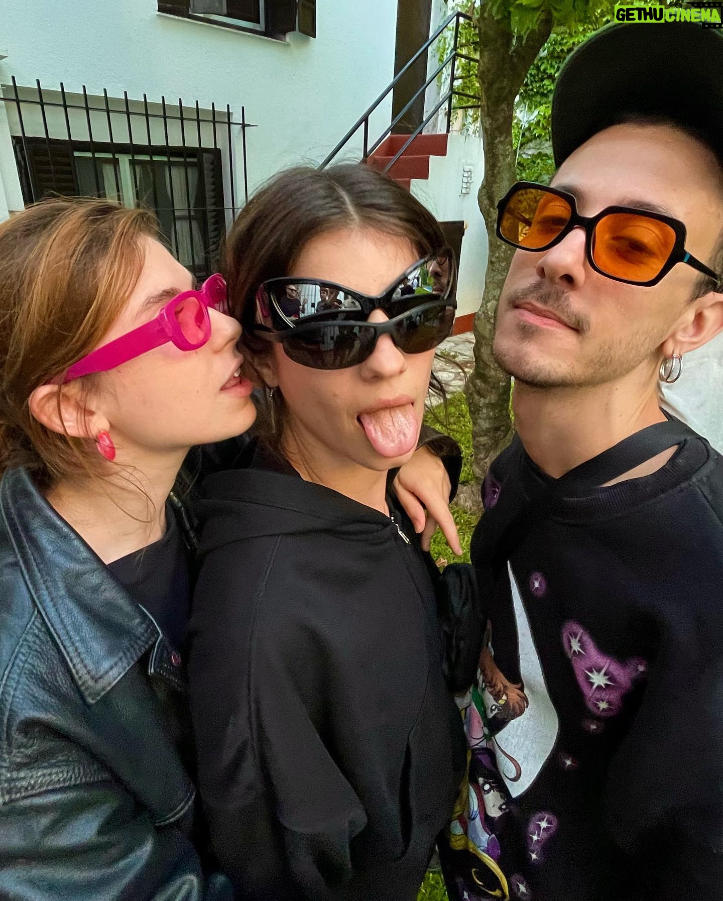 Malena Sánchez Instagram - ✨ MI FELICIDAD: -Despertarme borracha sin desmaquillar con @ave.fernixx que me hizo mi nuevo tatú :) -Dar vueltas post anunciar “confío en vos, no en mi” -Con mi mejor amigo @leomessi -Ema pasión de multitudes -Fer avisándome que viene un tiempo a Argentina -Con esta bomba que amo mucho y me hace muy feliz @matiasrecalt -Mis vacaciones con @sofilinn que ese día me cambió por otra familia -Dos que me la suben mucho @laugrandinetti @sebatornamira -Por fin mi casa: mesaza y la amistad -Con mi nueva adquisición post pijamada. Mi mujer @paubaldini Gracias 2023, estoy feliz. Ya gusto de vos y te recibo como en la primera foto jijiji