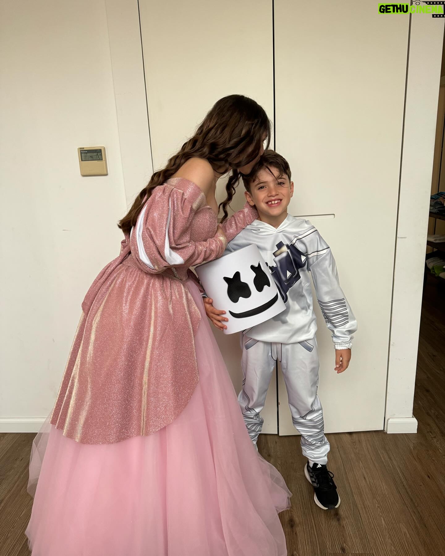 Mali Levi Instagram - זהו השבוע הזה מאחורינו 🪬 חג פורים שמח !