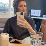 Mali Levi Instagram - אומץ=שינוי =חופש=שנה חדשה=בשורות טובות=אהבה =אני יכולה להמשיך ככה לנצח 💇🏾‍♀️🍷❤️