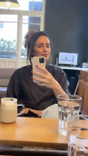 Mali Levi Instagram - אומץ=שינוי =חופש=שנה חדשה=בשורות טובות=אהבה =אני יכולה להמשיך ככה לנצח 💇🏾‍♀️🍷❤️